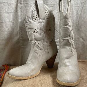 Western/cowgirl boots